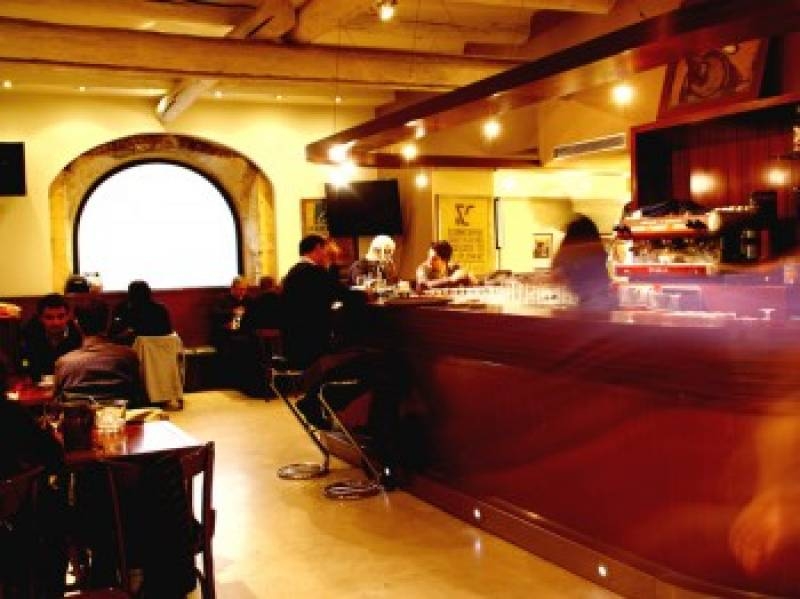 Restaurant Marseille Vieux Port LE NUL PART AILLEURS incontournable depuis 1989