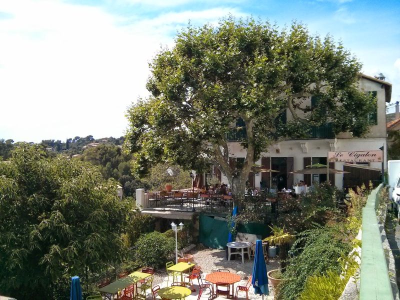 Restaurant Cigalon la Treille avec sa vue panoramique... sur le sentier Marcel Pagnol à Marseille 13011