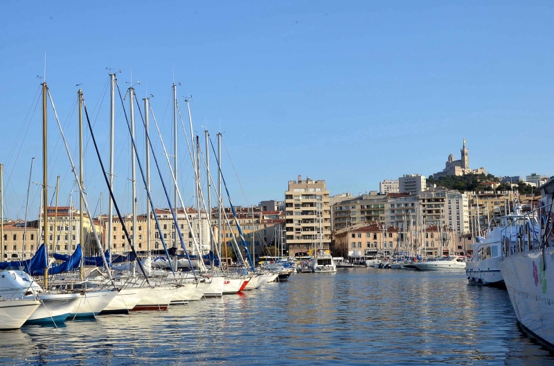 Restaurant avec terrasse sur le Vieux-Port de Marseille