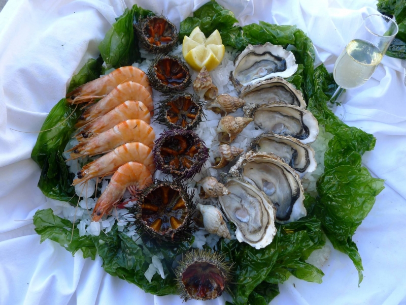 Plateau fruits de mer, livraison sur la Corniche à Marseille avec le Mistralou