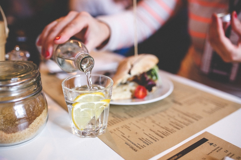 Un restaurant avec jardin sur le Vieux-Port : découvrez La Passarelle